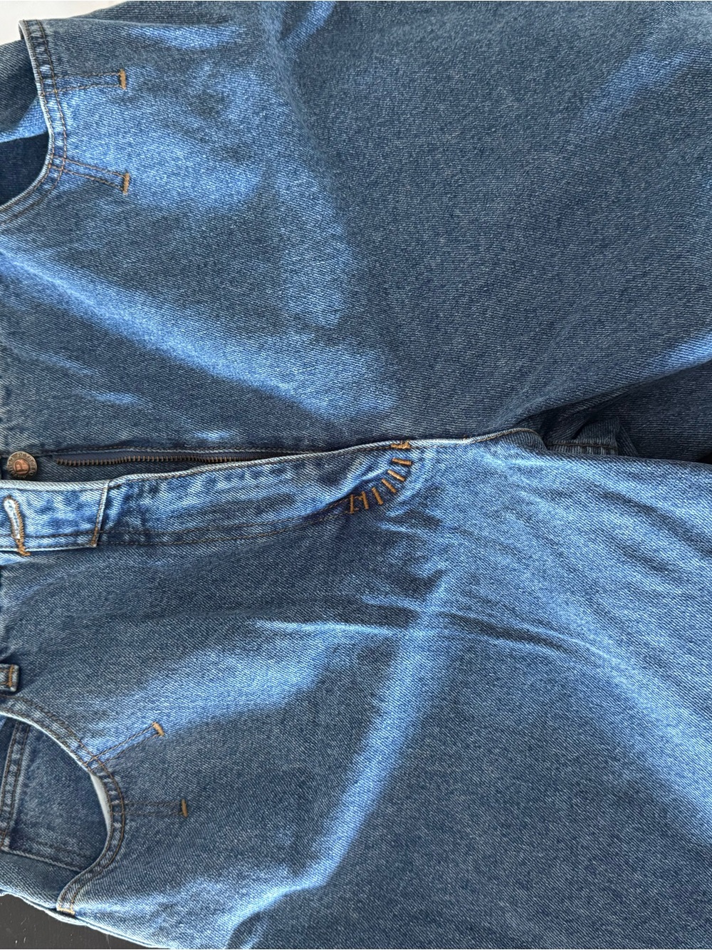 Men's Relaxed Fit Jeans in Medium Blue Denim